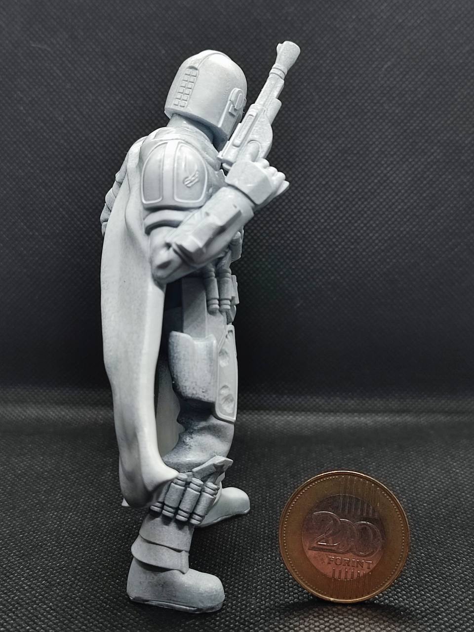 Mandalorian figurine — 12 cm