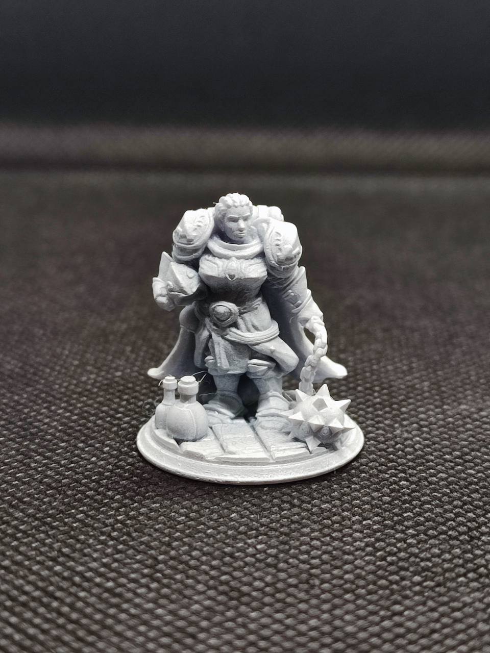 2 cm resin miniature